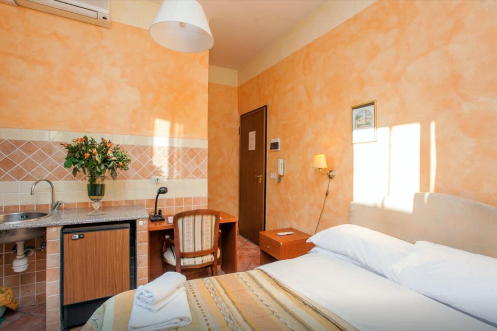 Hotel Residenza Camilla Rzym Zewnętrze zdjęcie